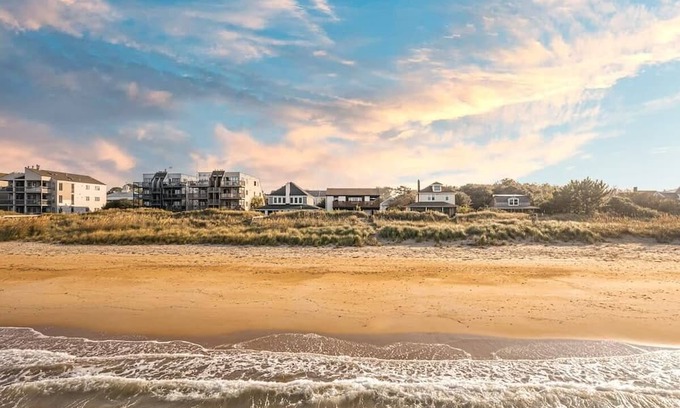 Cottage Line Apartment | The Tide Suite /Direct Beach Access