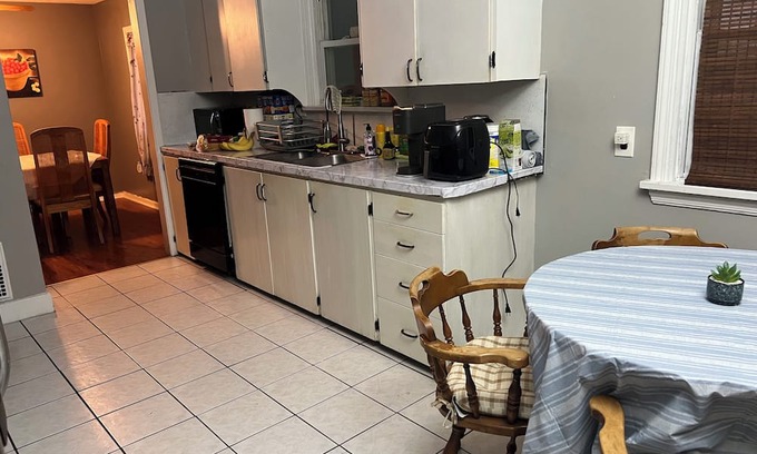 North Greece House | Charming 3-bedroom house with AC, fitness room, WiFi in delightful Rochester
