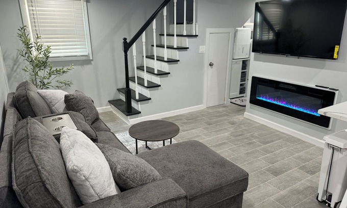 Wayne Apartment | New Fully Renovated Apartment. Cozy Retreat!