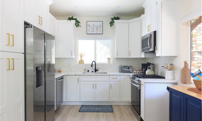 Rossmoyne House | 2-bedroom house in charming Glendale with AC, WiFi. Enjoy your stay
