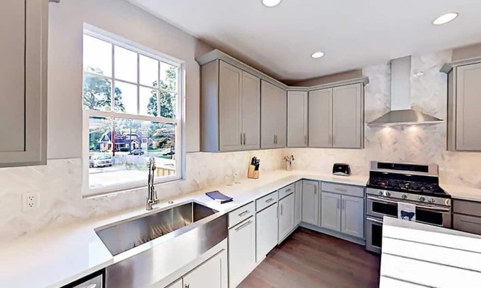 Historic Waverly House | 25% Off Sept 26-28! Perfect Location W/Private Balcony