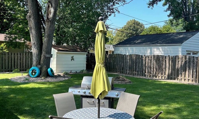Allouez House | Green Bay Home- 2 bedroom, 1 bath