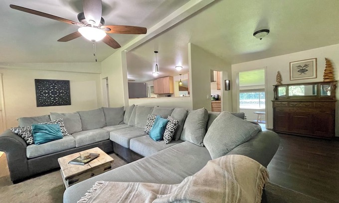 Squaw Valley House | Spacious Private 3bdr 2 bath Squaw Valley/Dunlap·WiFi·AC·lawn·Kings Cyn Ntl Park