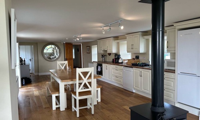 Hook Head House | Gorgeous renovated farmhouse with sweeping views of lush farmland!