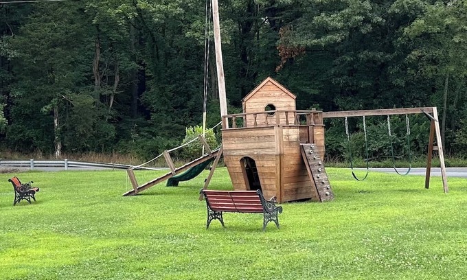 Stroudsburg House | Cozy 2-bedroom RV in awesome Stroudsburg with AC, WiFi
