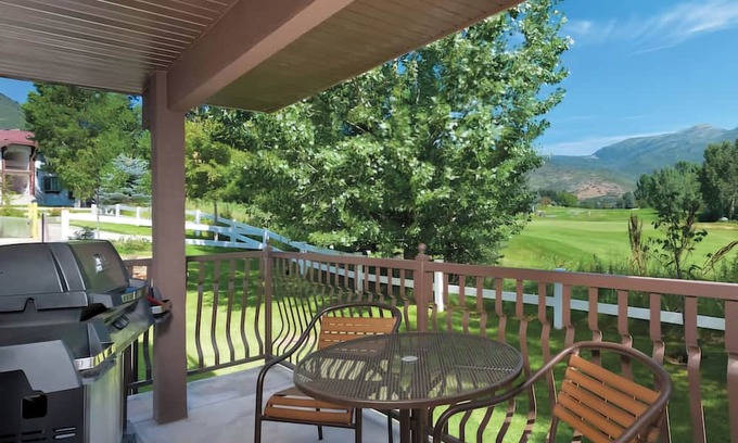 Midway Resort | Charming 2-bedroom deluxe resort in Midway during Swiss Days!