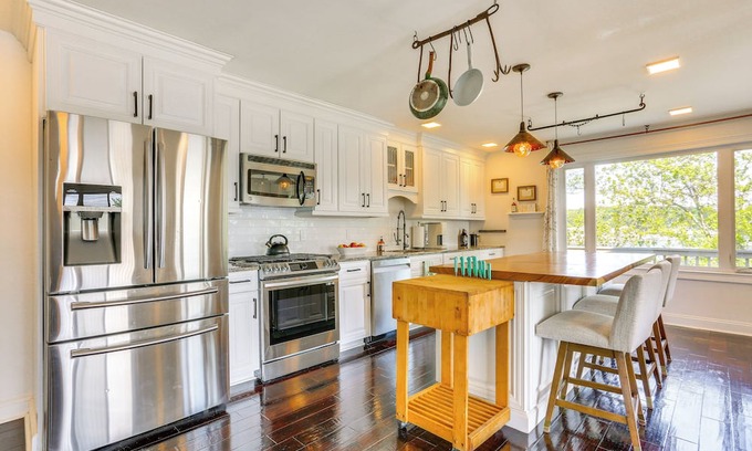 Glasser House | Hopatcong Lake House: Kayaks, Hot Tub, Boat Slip!