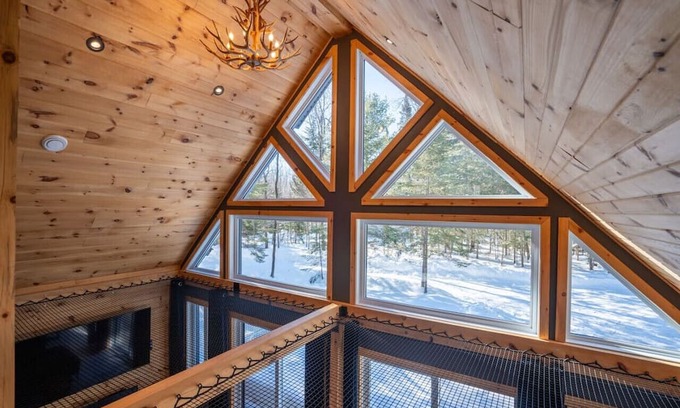 Matawinie Regional County Municipality House | Synergie des Pins | Private Domain | 30 guests