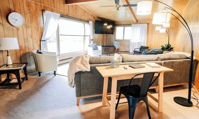 Galeton House | Canyon Creek Lodge | Riverfront, Pool + Grill