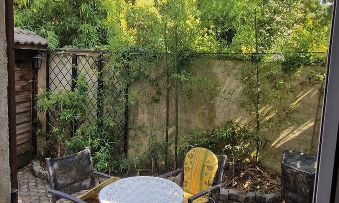 Le Perreux-sur-Marne Villa | Charming cottage (46 m2), small garden, 2 bedrooms. Pets allowed.