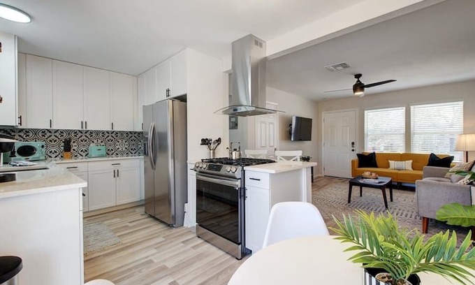 University Hills and Windsor Park House | Cutest Little House in Texas! Vintage Inspired Remodel ACL-COTA-MUELLER