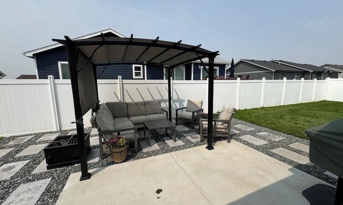 Gillette House | Clean beautiful house 3 minutes from CAM-PLEX & 1 min from Energy Sports Complex