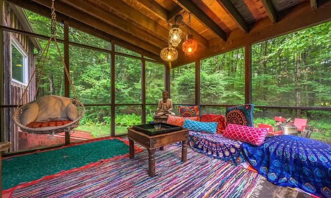 Becket House | Oak Forest Cabin: Enchanted Eden Among the Trees