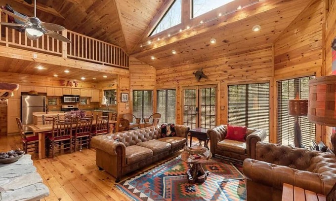 Lakeside Cabin | CEDAR LODGE HIDEAWAY: Private pool, private beach, fireplace, & firepit.