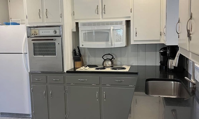 Jonesville House | Terrific 3-bedroom house in Elkin, close to town and trails, quiet