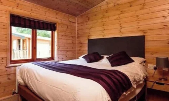 Innisfree Cabin | Deer Lodge is waiting for you! Enjoy natural beauty in an amazing backdrop.