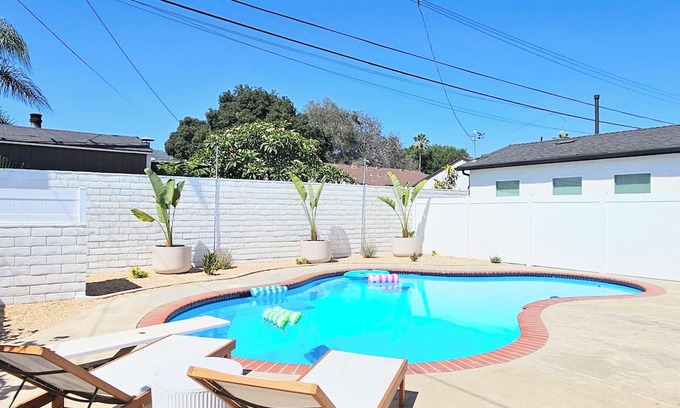 Glendora House | Luxurious Pool House in Glendora