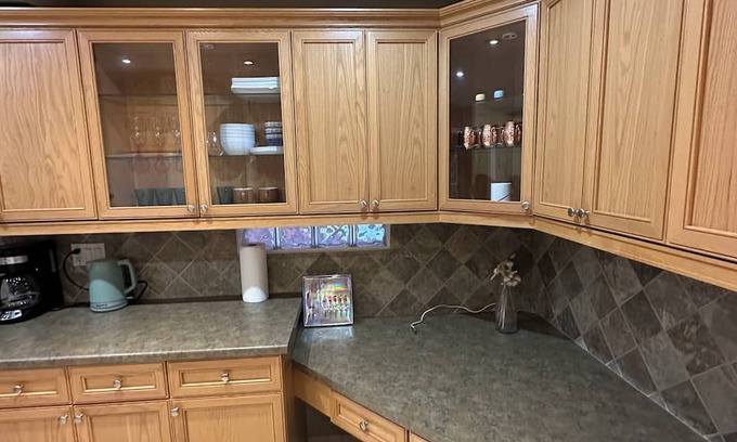 Churchill Meadows House | Superb Furnished 3 Room Set- 1 minute Walk to Plaza, Transit,Parks