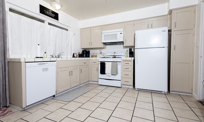Merced House | Welcome to our cozy 3-bedroom 2 bath retreat in North Merced.