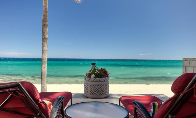 Buenavista House | Beachfront 4 BR home w/pool