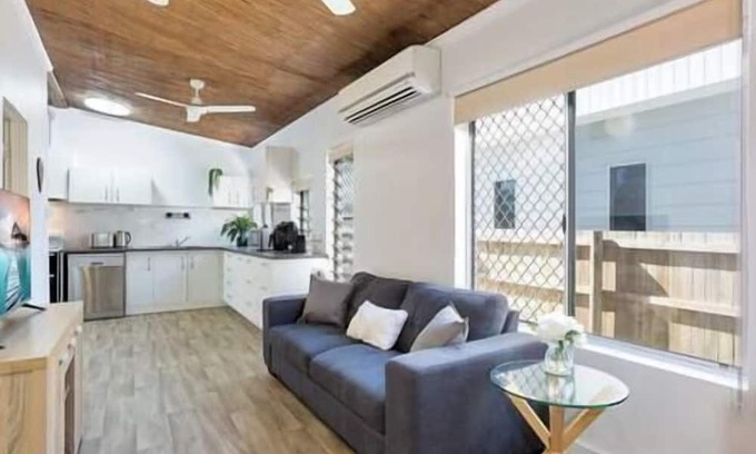Machans Beach House | Seaside Serenity: Modern Cottage with Spa