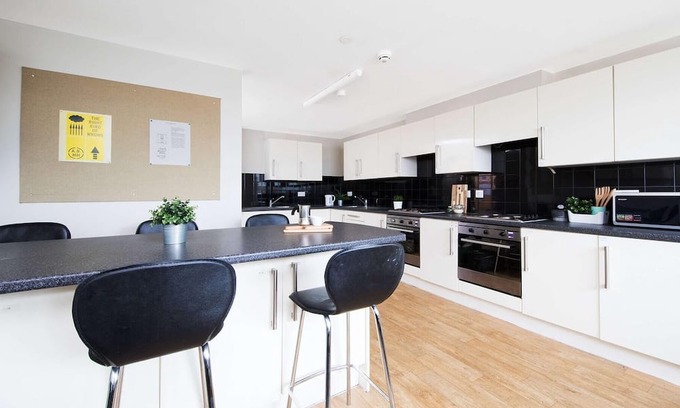 Tottenham Hale Apartment | Modern Ensuite Student Accommodation: Comfort and Convenience at Your Doorstep!