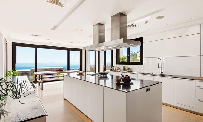 Marbella House | Holiday Home 'Modern Villa with Amazing Sea View' with Sea View, Wi-Fi and Air Conditioning
