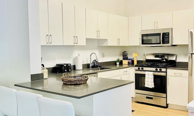 Alexandria West Apartment | Capitol Cozy / Parking Included. Pet Friendly