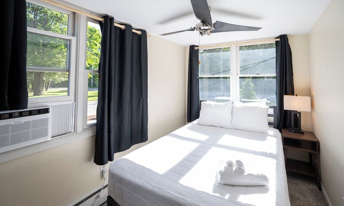 Holland Cottage | Pet-Friendly Cottage Near Beaches