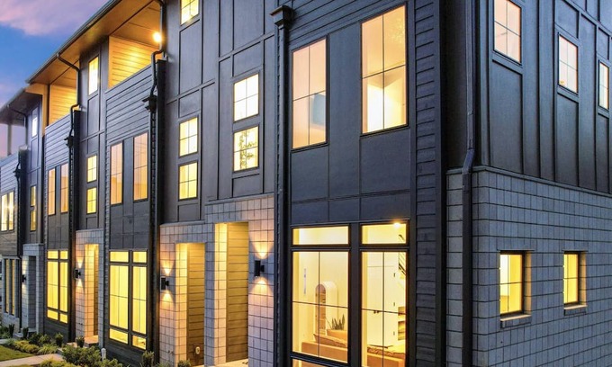 Talbot's Corner Condo | Lischey ONE ~ 4 Unit Buy-Out ~ Minutes to Downtown ~ Walk to Coffee Shop ~ 24 Beds ~ Free Parking