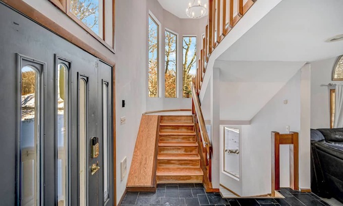 East Stroudsburg House | Private Pocono Home w/Heated Indoor Pool 12 Person Outdoor HotTub Movie Theater