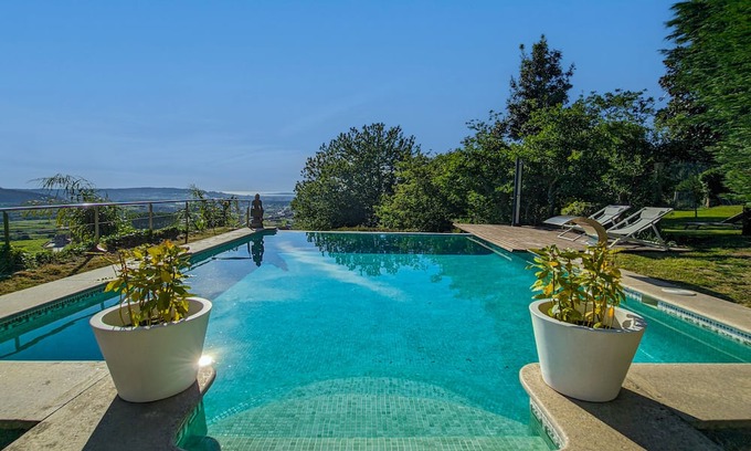 Quintans Apartment | Villa Regina: Luxurius Seaside Escape