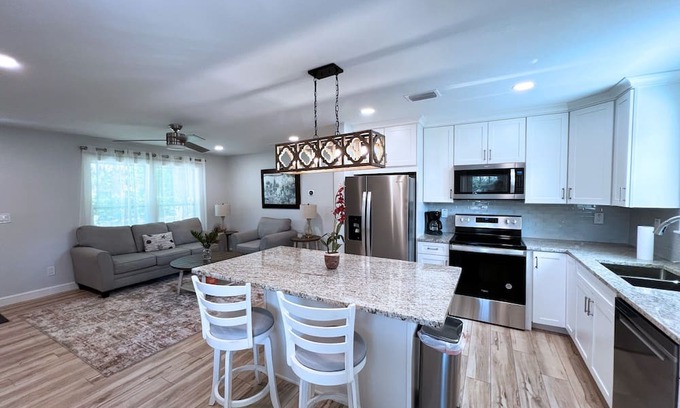 Citrus Park House | Lovely guest house in a quiet and serene setting in north Tampas