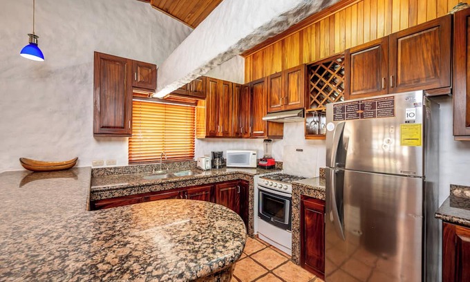 Matapalo House | Comfortable Vacation Home Steps from the Beach