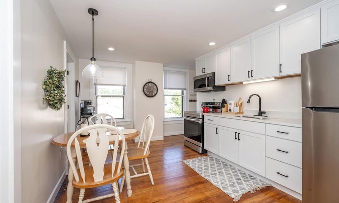 Ludlow House | Historic Ludlow Suites – 2 Apts in 1 Booking! Highly Walkable, Min to Downtown