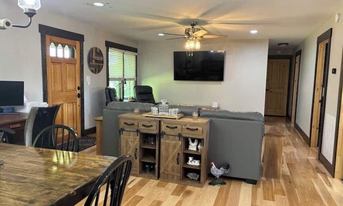 Maysville Other | Relax after boating Lake Cumberland or enjoying Somernites Cruise In with the whole crew at our picturesque 100 acre Farm!
