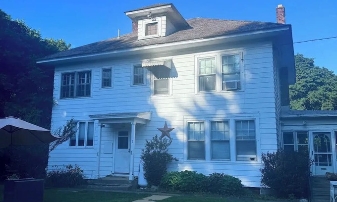 Greenwich House | Track/Summer Rental by Saratoga