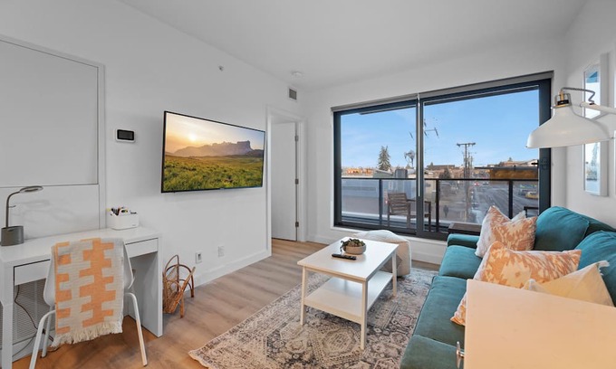 Crescent Heights Apartment | "Baja Blast" 2BR |Mins to Saddledome | Rooftop Patio