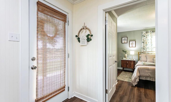 Loretto House | Cozy home!!16 minutes from Markers Mark distillery and log still distillery.