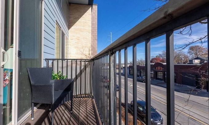 South Kansas City Apartment | Scholar's Row 109