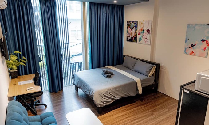 Phu Nhuan Apartment | Tranquil "Amable Home" 7 minutes to Airport & Center / Free Laundry, Fast Wifi