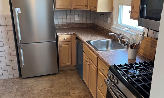 Lyndhurst Apartment | Stylish & Comfortable Apartment for Groups Near NYC