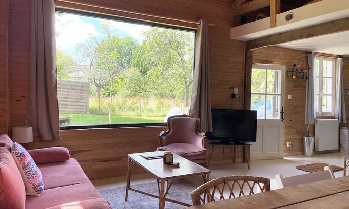Bernay House | Cottage in the Normandy countryside with its apple trees