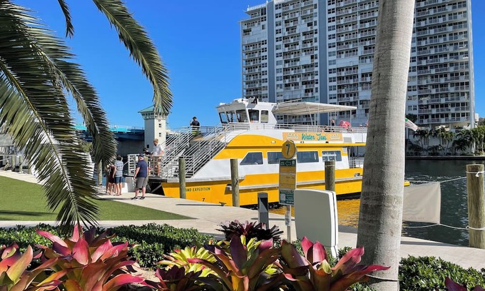 East Fort Lauderdale Apartment | Condohotel overlooking intracoastal- with game room, jetskis-Beach 5 Minute walk
