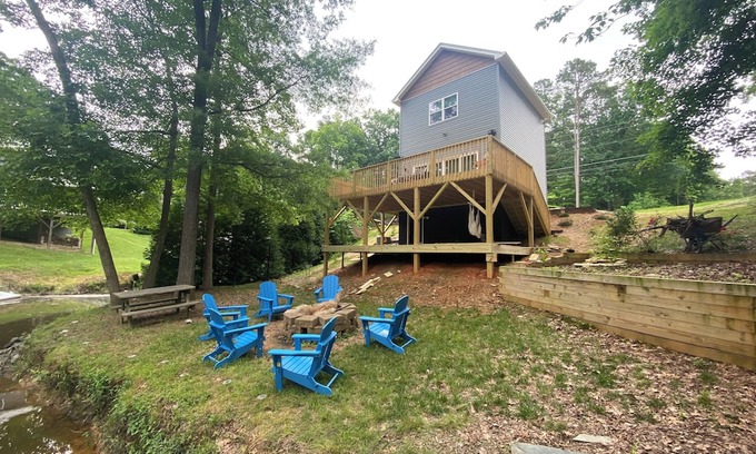 Southmont House | High Rock Nook-Get Away from from the Chaos