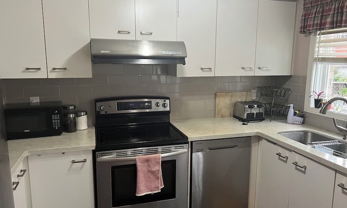Central Erin Mills House | ### Spacious Family Home in the Heart of Mississauga