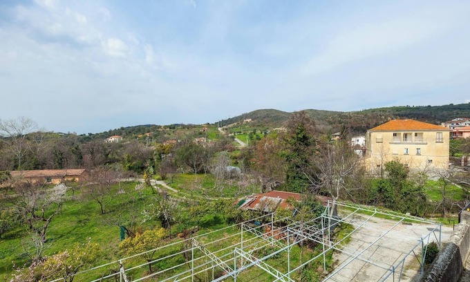 Ceraso Apartment | Flat In The Center Of Ceraso For Up To 8 People