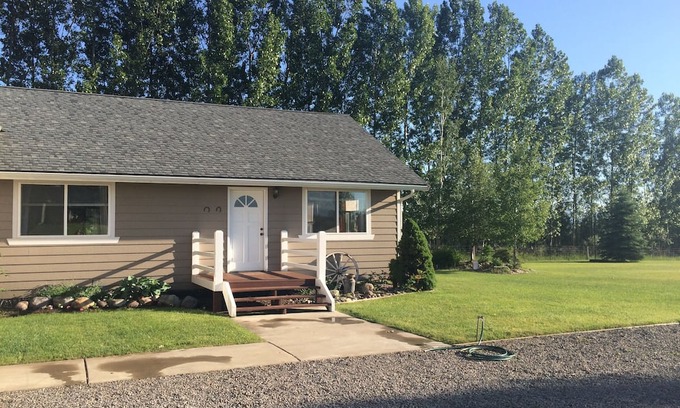 Kalispell Cottage | Welcome to Creston Country Cottage, your gateway to an enchanting retreat!