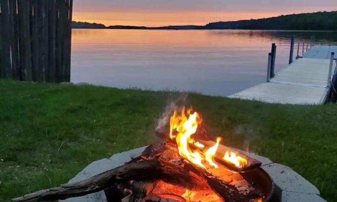 Belgrade Cottage | Welcome to Black Bear Cottage in desirable Pinkham's cove with water views!