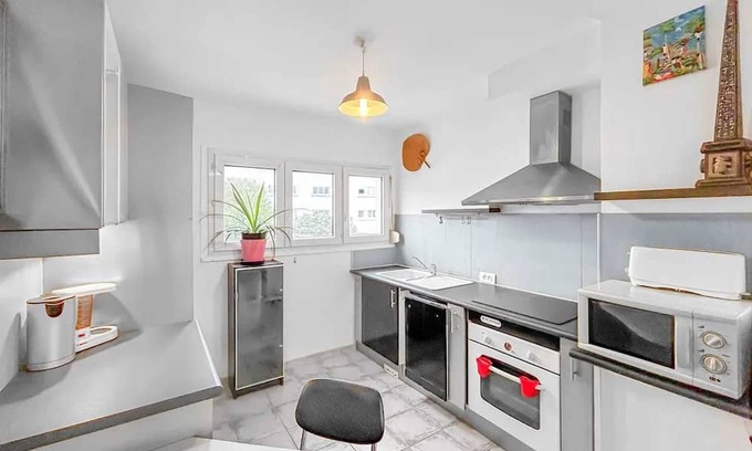 Saint-Herblain House | Homerez - Beautiful house for 5 ppl. with garden and balcony at Saint-Herblain